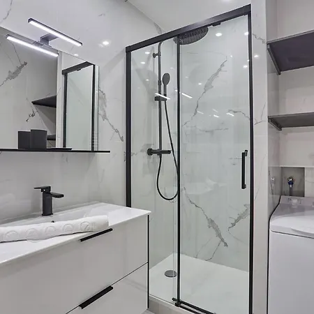 Center Of By Prestige Apartment *