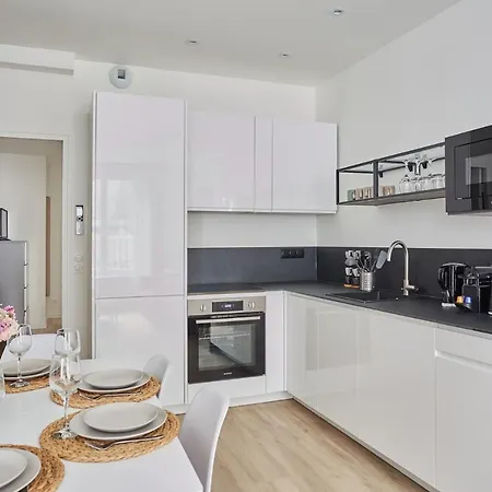 Apartment Center Of By Prestige Paris