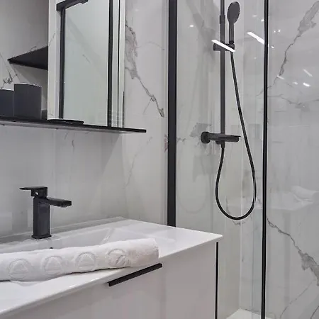 Center Of By Prestige * 巴黎