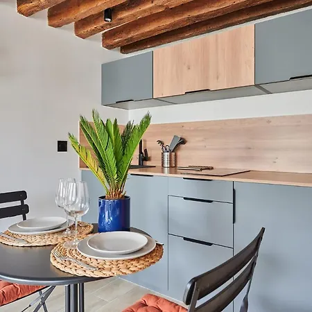 Center Of By Prestige